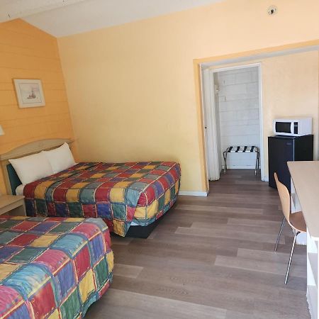 Town House Motel Ленчестър Екстериор снимка