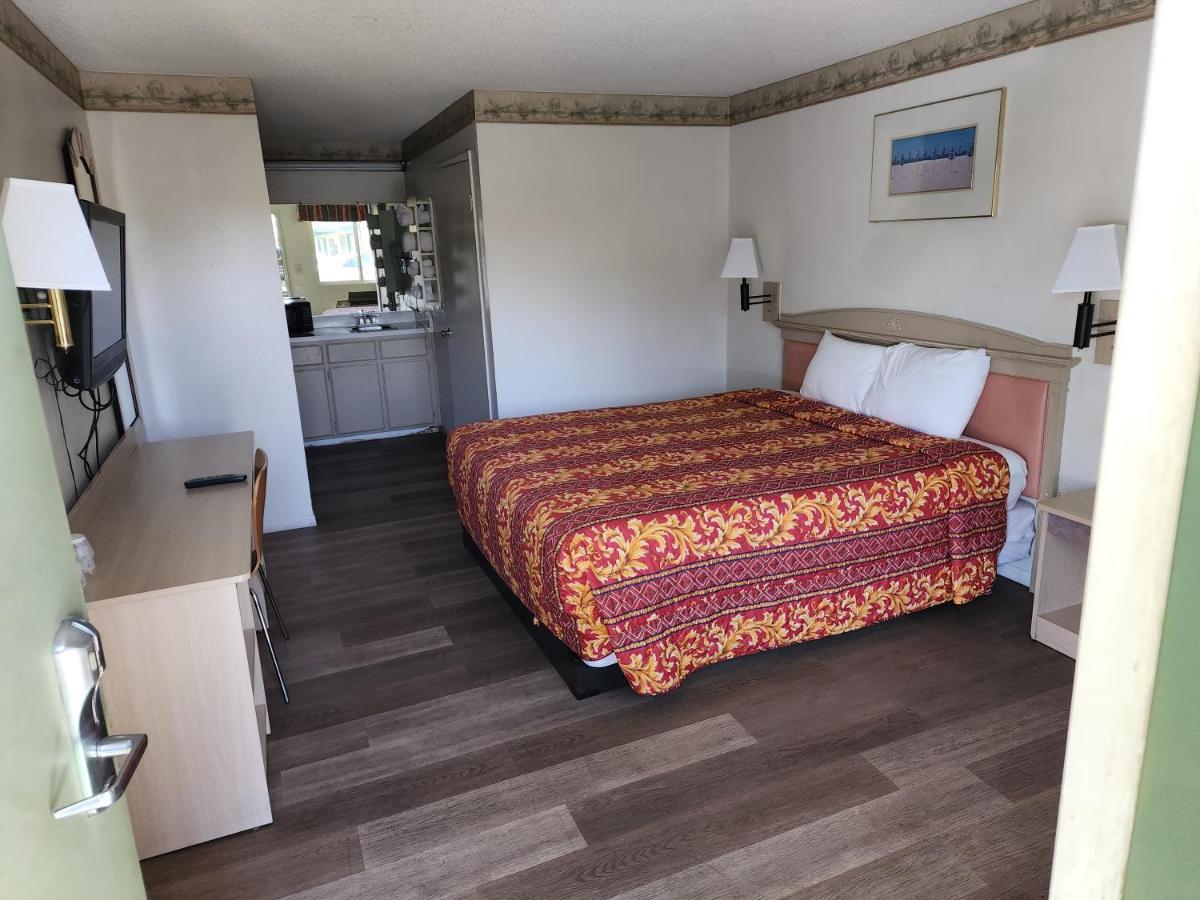 Town House Motel Ленчестър Екстериор снимка