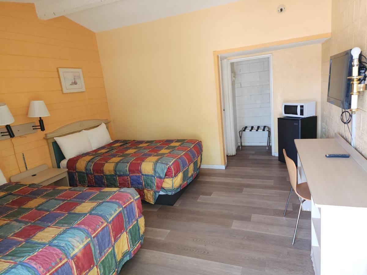 Town House Motel Ленчестър Екстериор снимка