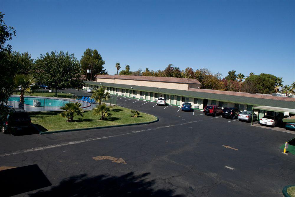 Town House Motel Ленчестър Екстериор снимка