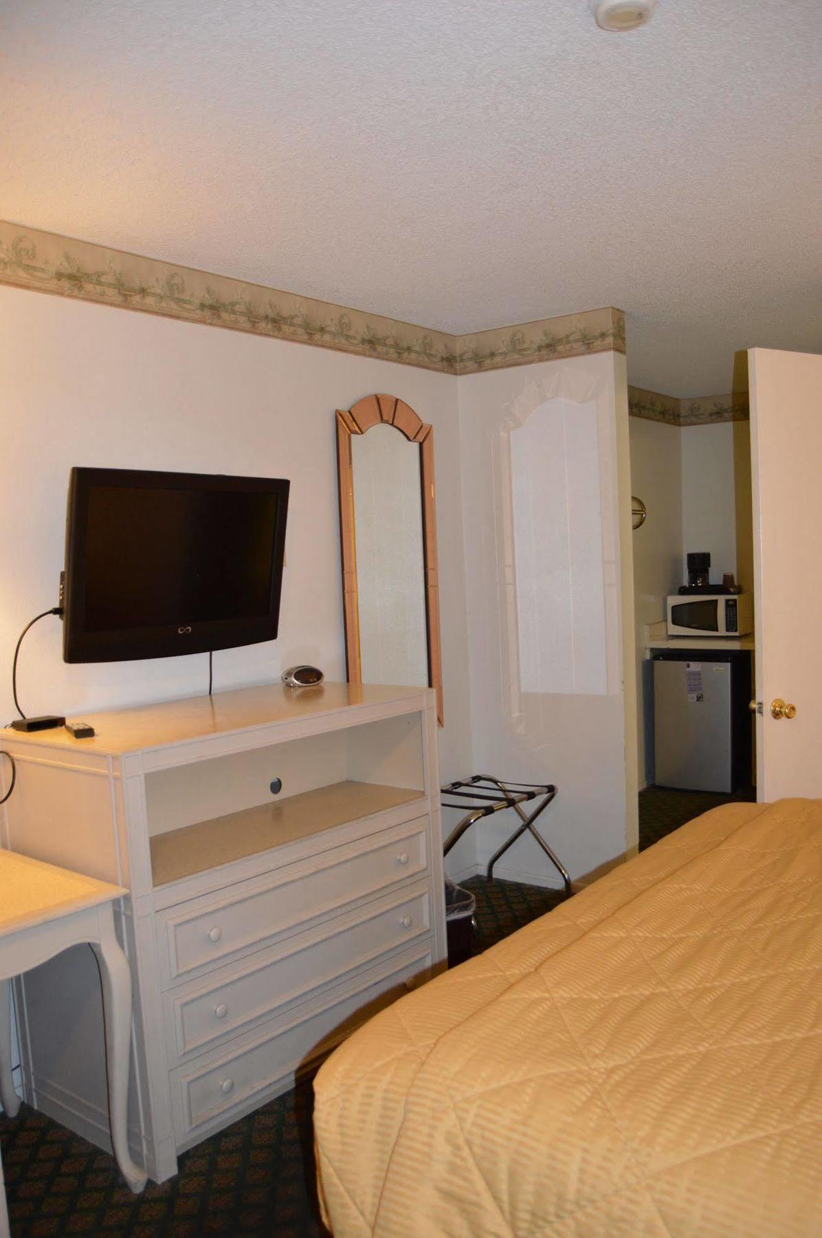 Town House Motel Ленчестър Екстериор снимка