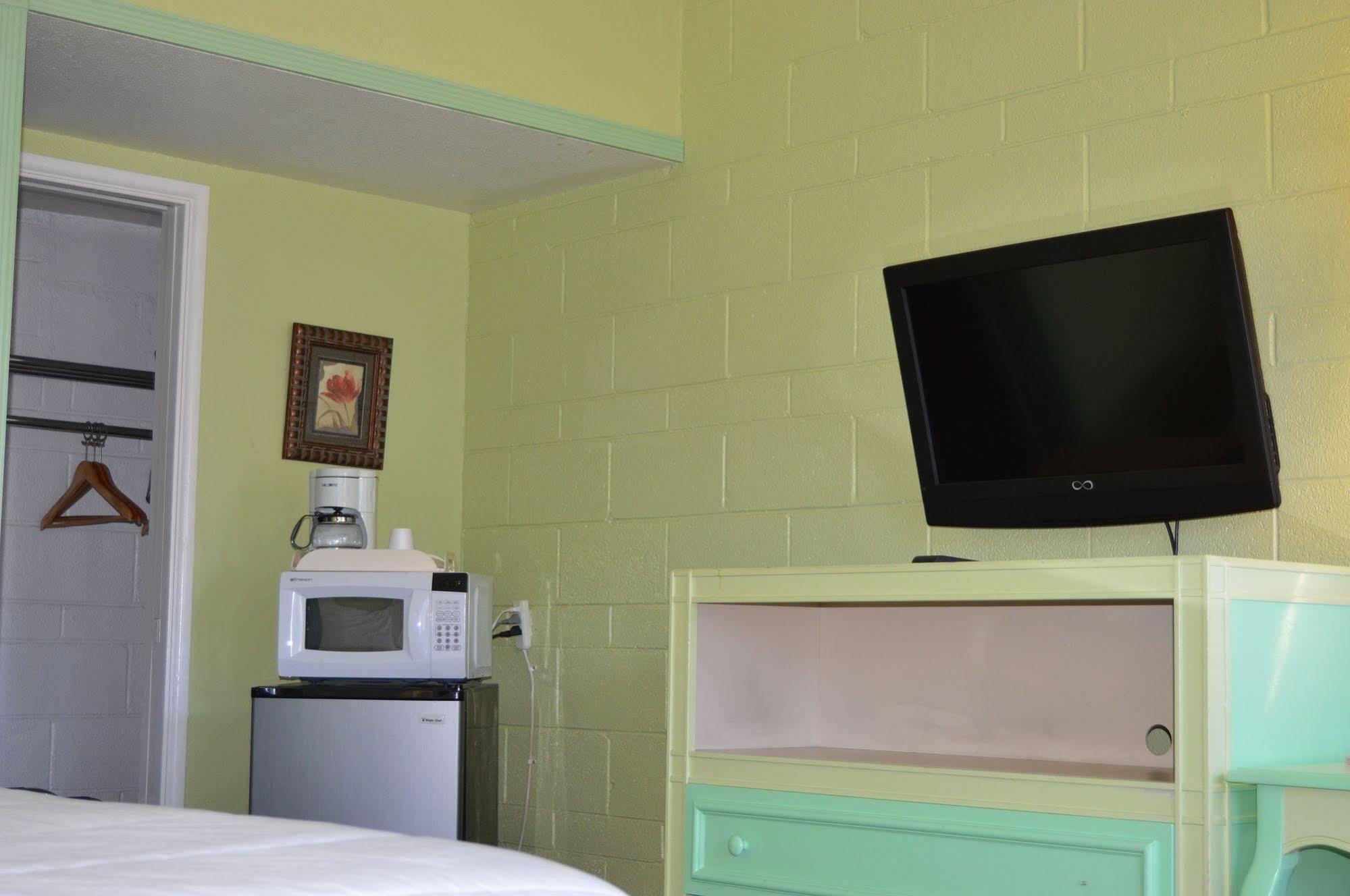 Town House Motel Ленчестър Екстериор снимка